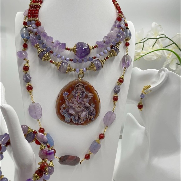 Jewelry - Elegant Multi-Color Beaded Necklace Set. New. Handmade.